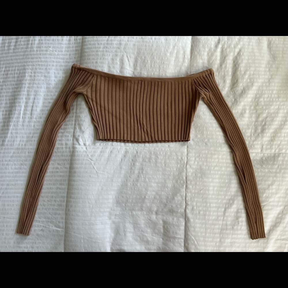 Ribbed long sleeve off the shoulder crop top.